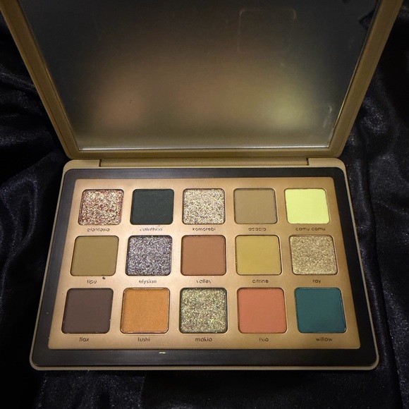 Natasha Denona Yucca Palette with Yellow and Orange Hues - Picture 3 of 3